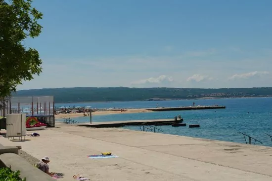 Betonové desky vhodné k opalování ve městě Selce.