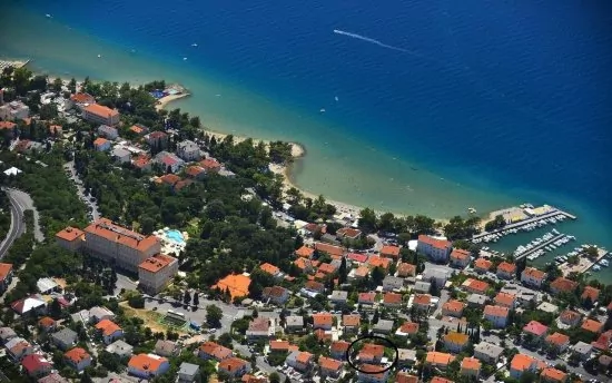 Umístění objektu z leteckého pohledu.