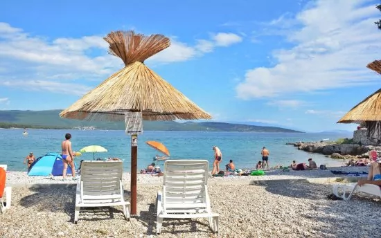 Pláž Porporela 1,5 km od objektu.