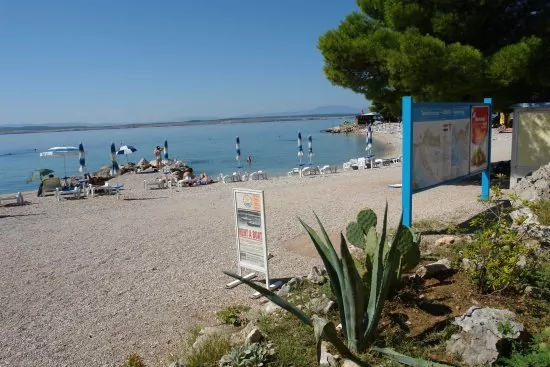 Pláž s pozvolným vstupem do moře.