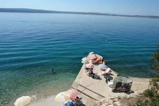 Dramalj pláž a moře 250 m od objektu.