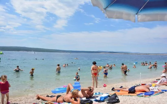 Dramalj oblázková pláž.