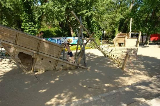 Crivenica dětské hřiště u pláže.