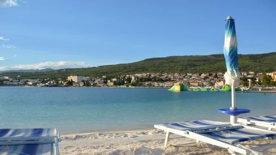 Pláž Poli Mora 800 m od objektu.