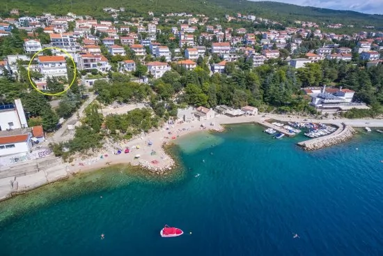 Dramalj letecký pohled na pobřeží.