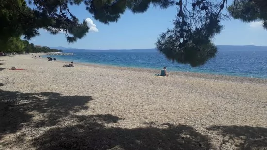 Tučepi oblázková pláž.