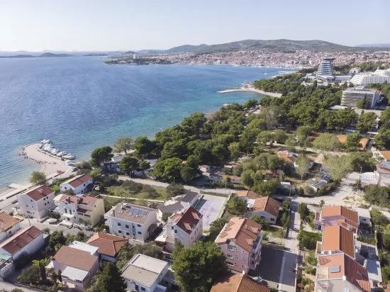 Dům DA 4147 ve městě Vodice letecký pohled.