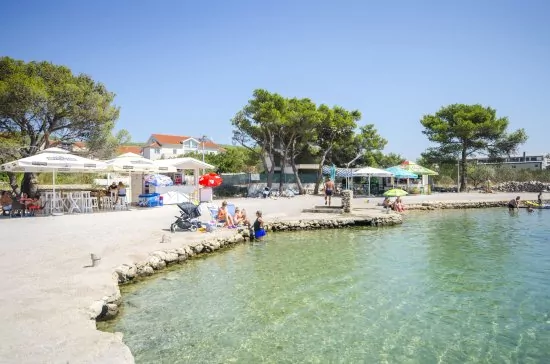 Tribunj a pláž Sovja 10 min. od objektu.