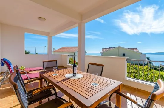 Terasa s nádherným výhledem na moře.