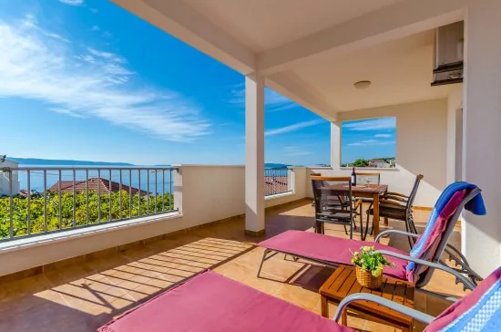 Terasa s nádherným výhledem na moře.