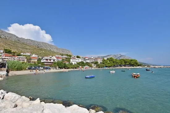 Duće pláž a pobřeží.