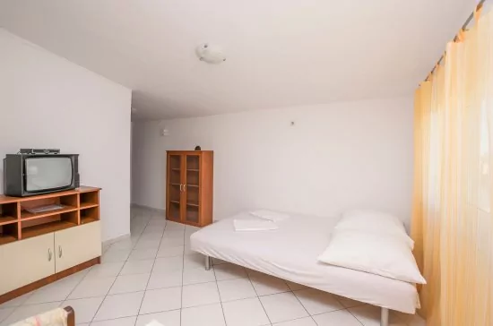 Obývací pokoj s kuchyní.