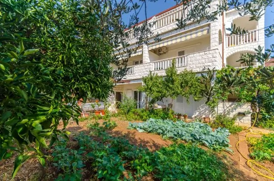 Apartmán Střední Dalmácie - Okrug Gornji DA 3320 N1