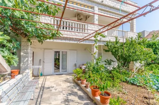 Apartmán Střední Dalmácie - Okrug Gornji DA 3320 N2