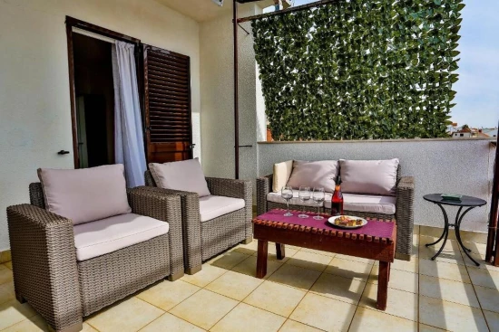 Apartmán Střední Dalmácie - Okrug Gornji DA 3321 N1