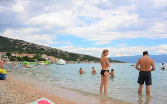 Baška oblázková pláž.