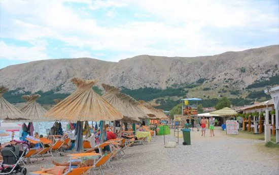 Baška oblázková pláž.