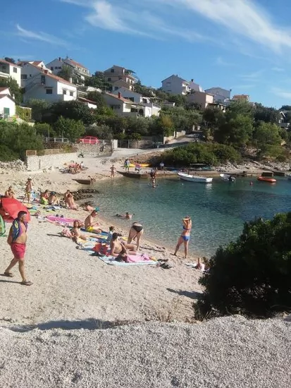 Kanica - oblázková pláž.