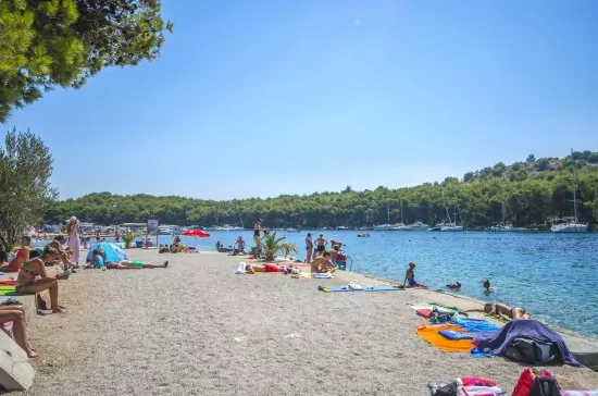 Tribunj pláž 400 m pěší chůzí.