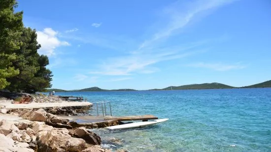 Moře a pláž přímo pod domem.