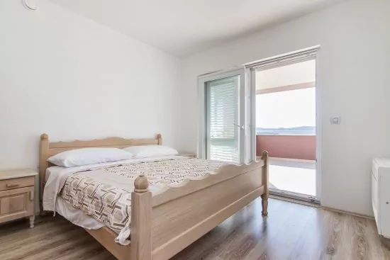 První ložnice.