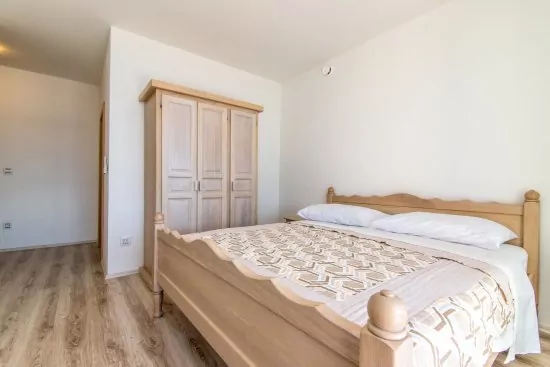 První ložnice.