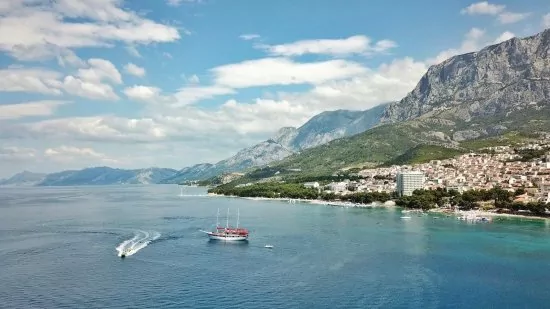Makarska letecký pohled.