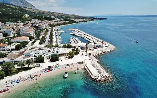 Tučepi letecký pohled.