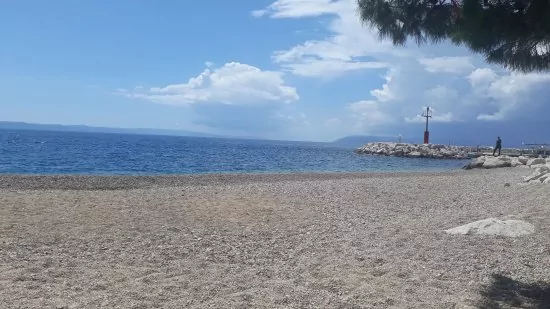 Oblázková pláž 120 m pěší chůzí.