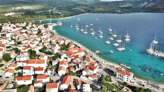 Primošten letecký pohled.