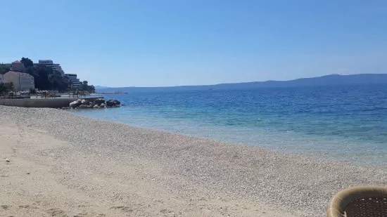 Podgora oblázková pláž. 300 m pěší chůzí.