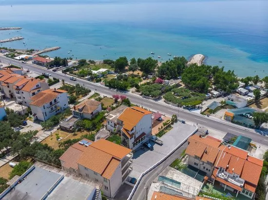 Vila z leteckého pohledu.