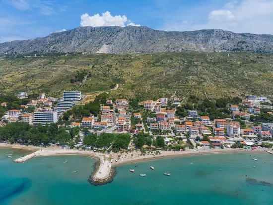 Letecký pohled na Duće.