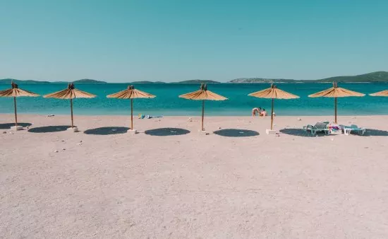 Pláž Rezalište 300 m pěší chůzí.