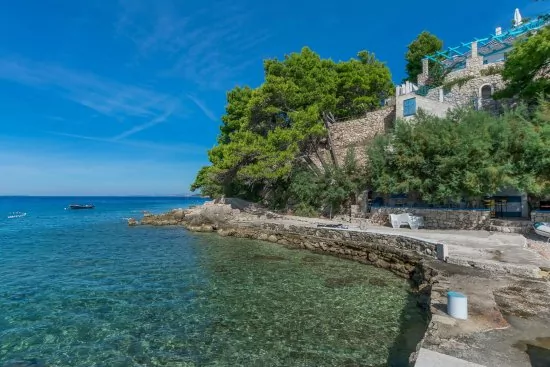 Stanići pobřeží a moře.