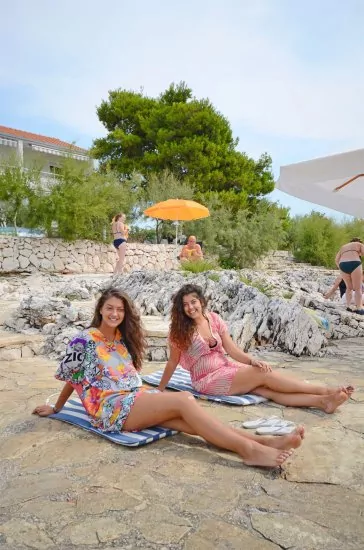 Pláž a moře ihned u domu.