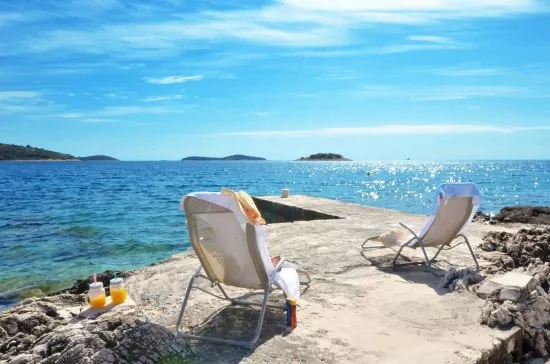 Pláž a moře ihned u domu.