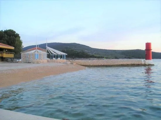 Pláž 400 m pěší chůzí.