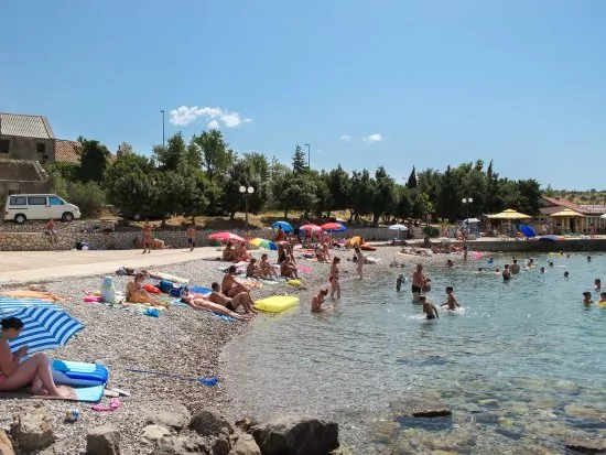 Senj moře a pláž 550 m pěší chůzí.