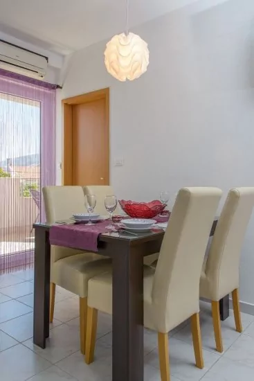 Apartmán Střední Dalmácie - Okrug Gornji DA 3324 N1