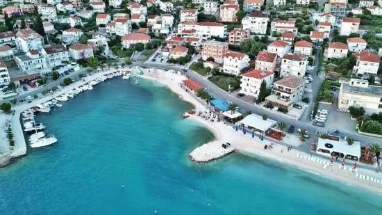 Letecký pohled na pláž Copacabana - Okrug Gornji