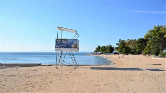 Crikvenica moře a pláž.