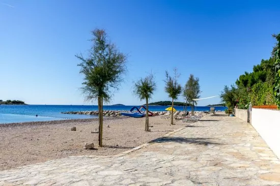 Sepurina pláž Rogoznica.