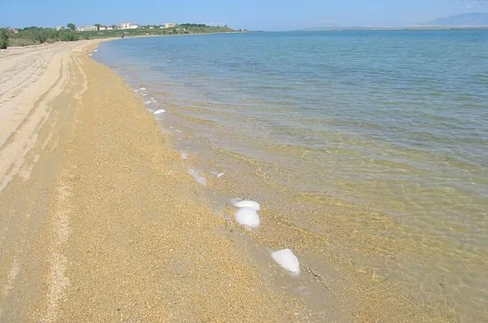 Písečná pláž 700 m pěší chůzí.