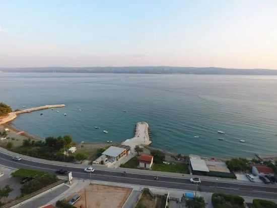 Duće letecký pohled na pobřeží a moře.