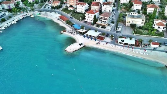 Okrug Gornji letecký pohled na pobřeží a pláž Copacabana.