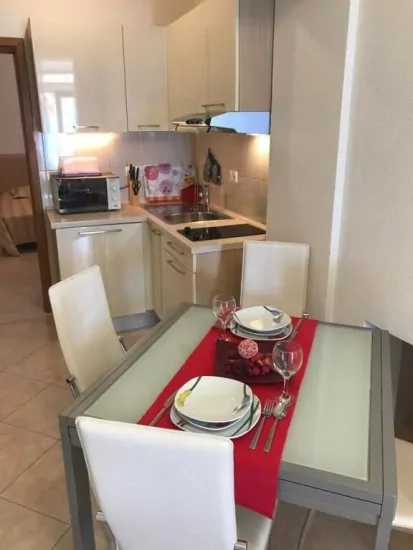 Apartmán Střední Dalmácie - Dugi Rat DA 2803 N2