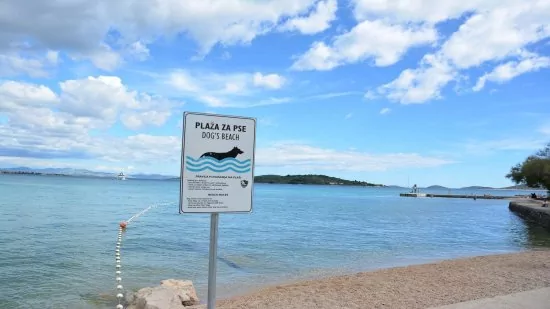 Vodice moře a pláž 250 m pěší chůzí.