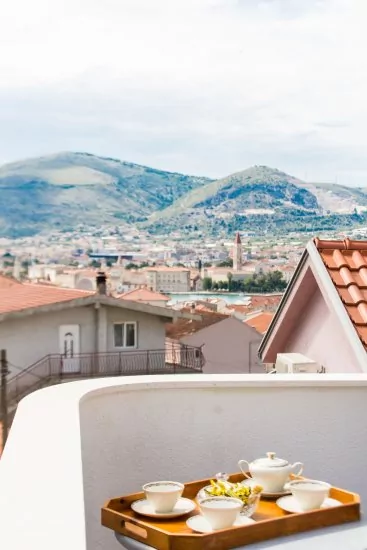 První ložnice s balkonem.