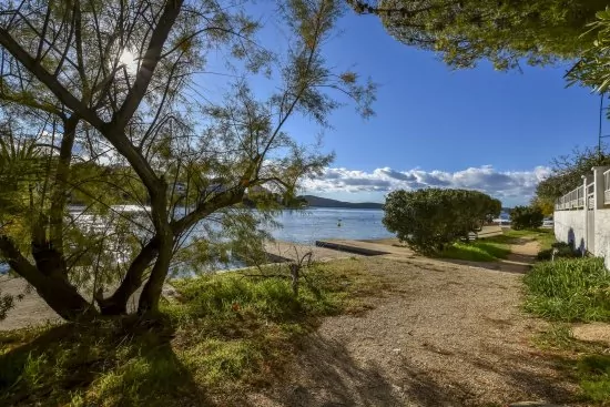 Pobřeží a moře 20 m pěší chůzí od domu.